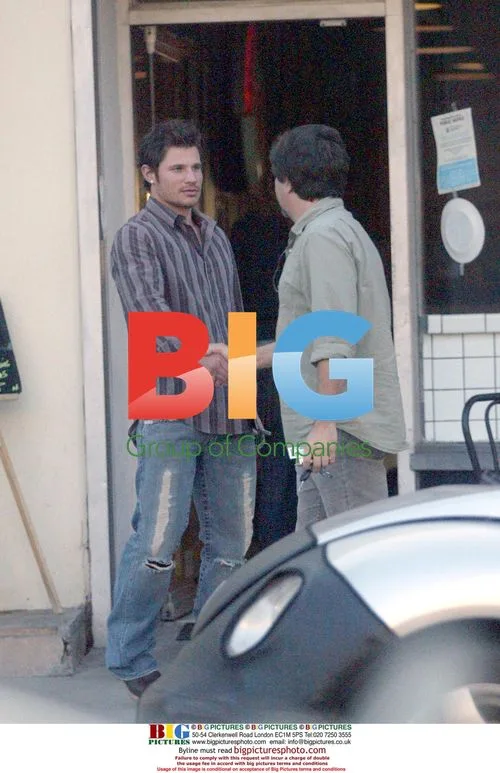 Nick Lachey and Jessica Simpson Blow Bubbles