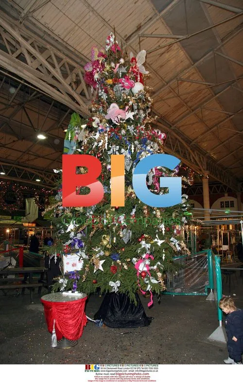Tracy Emin Switches on Spitalfields Market Christmas Lights