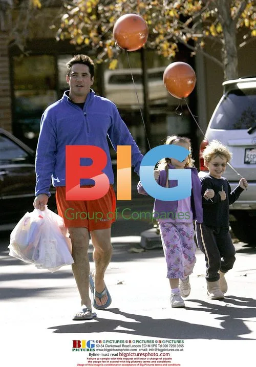 Dean Cain and son out grocery shopping