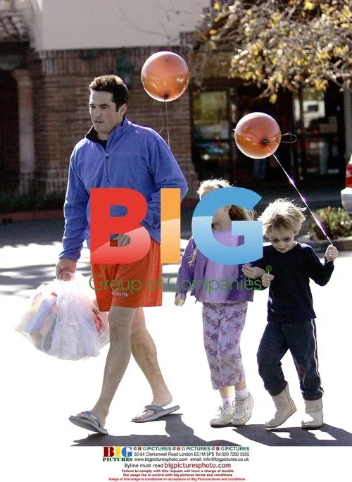Dean Cain and Son Christopher Grocery Shopping