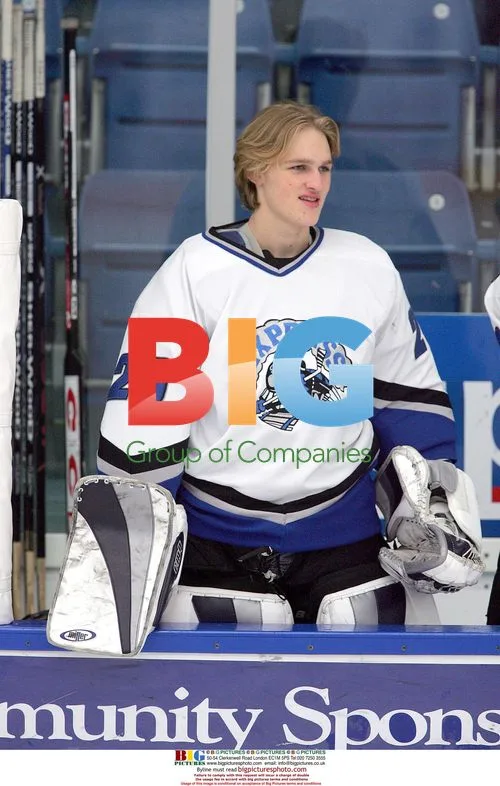 Kurt Russell Attends Son\'s Hockey Game