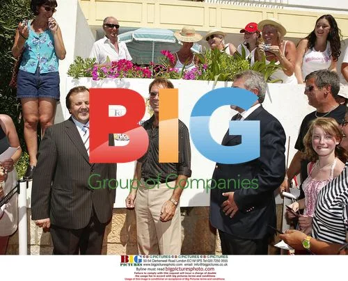 Cliff Richard honored in Portuguese village