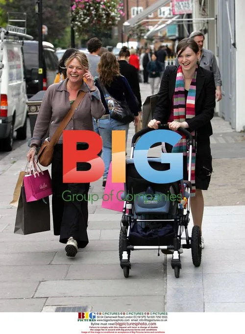 Sophie Ellis Bextor shopping with Janet Ellis