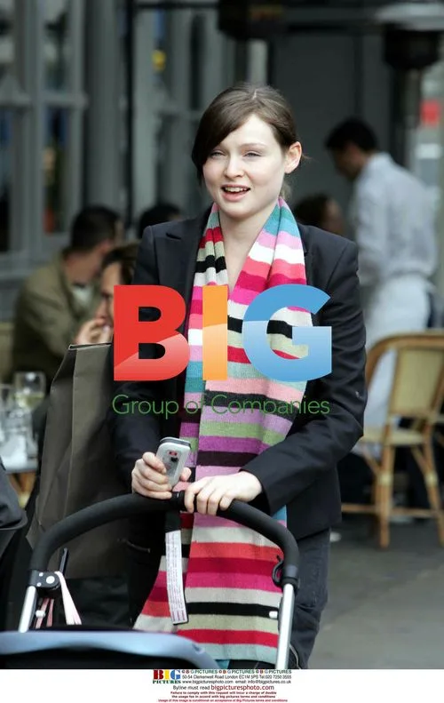 Sophie Ellis Bextor shopping with mother and baby