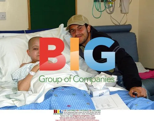 Celebrity stars visit sick children