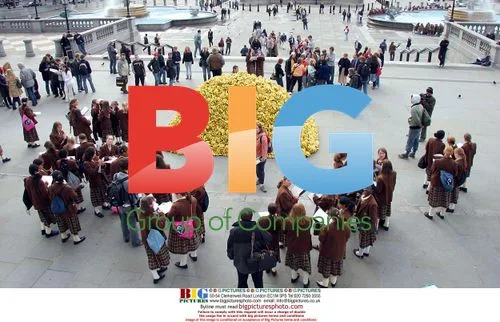 Artist Dumps 30,000 Bananas in Trafalgar Square