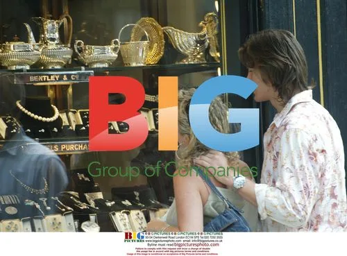 Lucy Benjamin and Boyfriend Ring Shopping