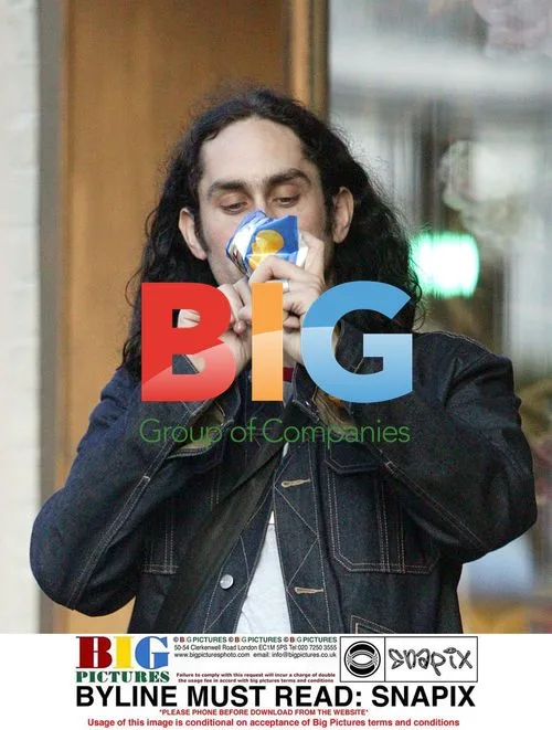 Ross Noble Enjoys Crisps in London