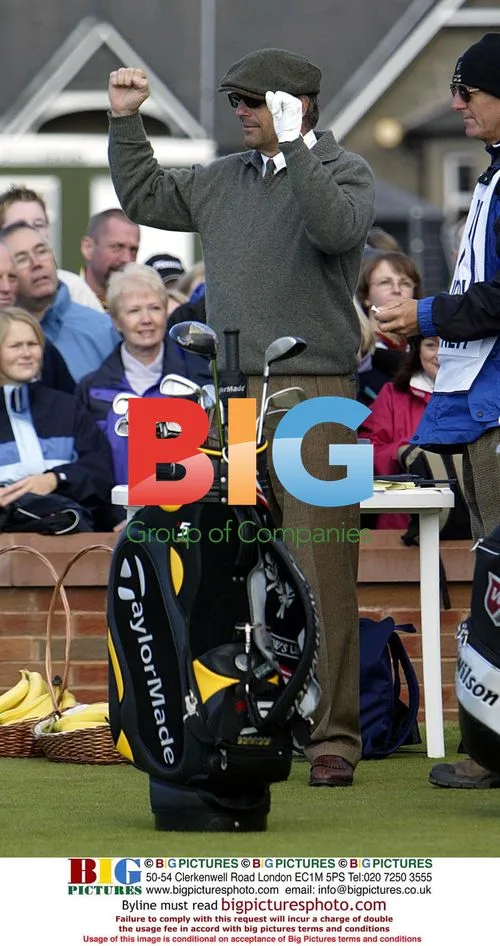 Kevin Costner Plays Golf in Scotland
