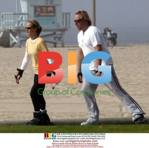 Helen Hunt rollerblading with baby daddy