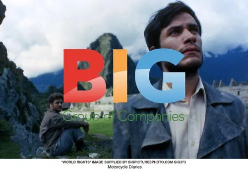 Rodrigo de la Serna and Gael Garca Bernal in "The Motorcycle Diaries"