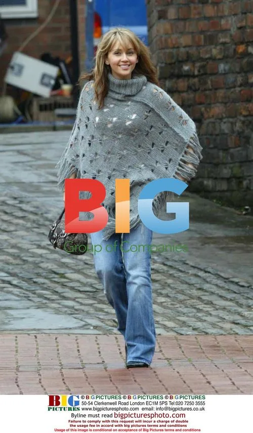 Corrie stars bundle up at Manchester studios