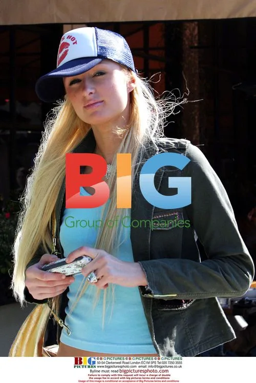 Paris Hilton Stalls Car