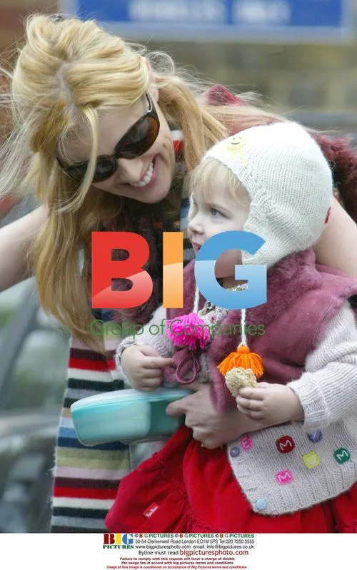 Celebrity Mums Donna Air and Natalie Appleton Shopping
