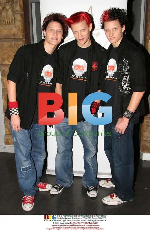 Boy Band NOISE NEXT DOOR at Hamleys Toys Awards 2004