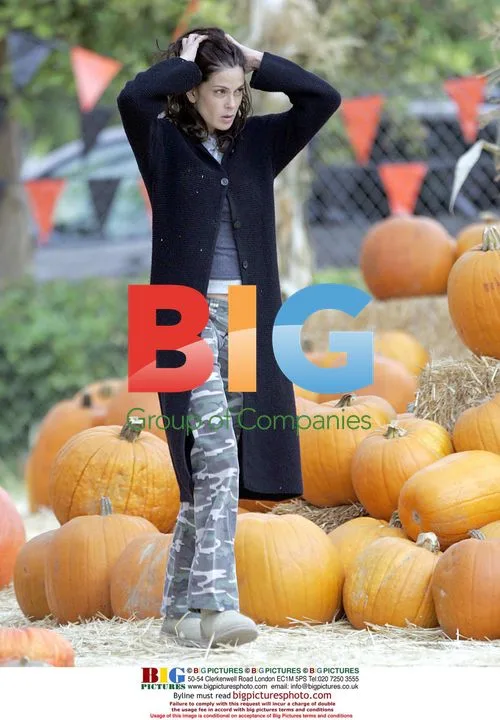 Teri Hatcher and Daughter at Pumpkin Patch