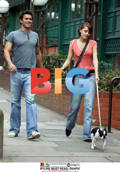 Jeremy Edwards and New Girlfriend Walk Dog