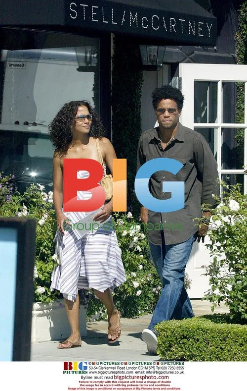Halle Berry Shopping with Boyfriend