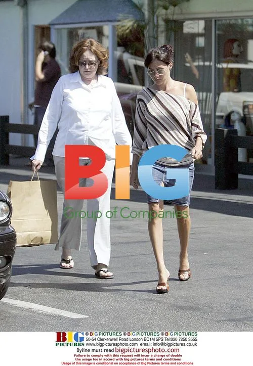 Shannon Doherty with mom Rosa shopping in Malibu