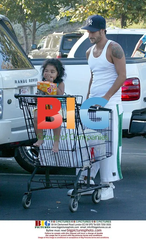 Kevin Federline with daughter Kori shopping