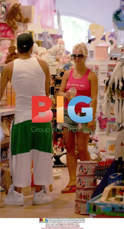 Britney Spears, Kevin Federline and Daughter Shopping