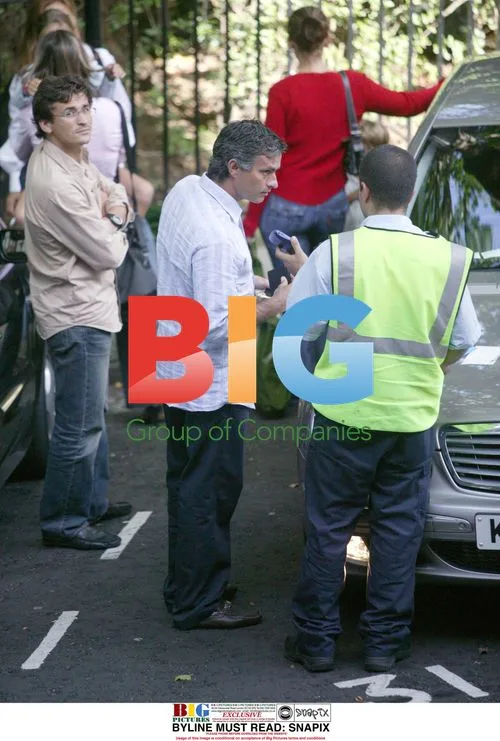 Mourinho Waves 'Knife' at Traffic Wardens