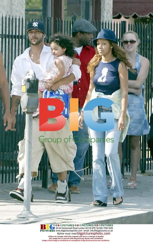 Britney Spears Wears "Mrs. Federline" Tee