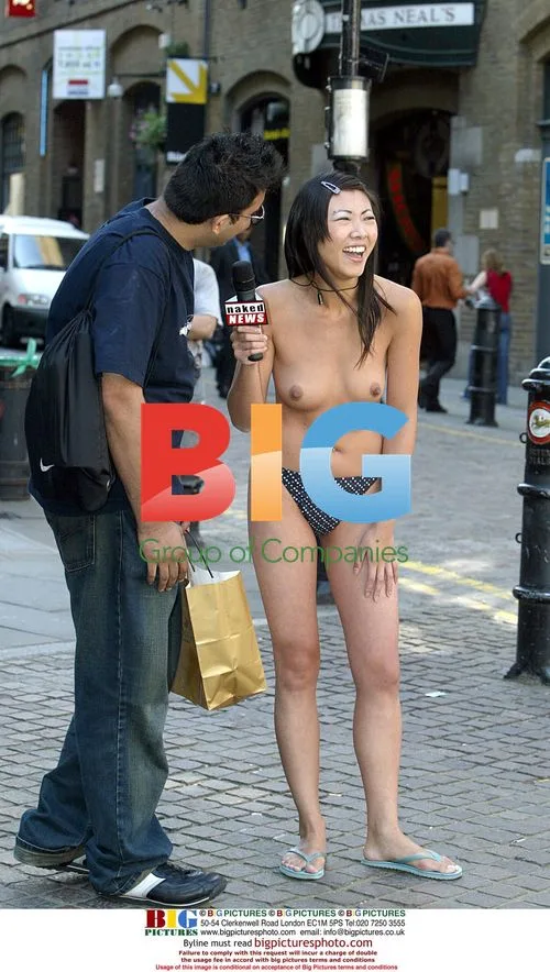 Naked Newsreader Lilli in Covent Garden