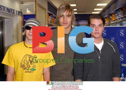 BUSTED sign new tour book in Reading