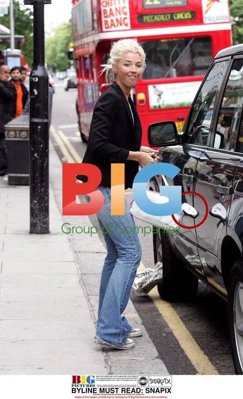 Tamara Beckwith out shopping with friend's kid