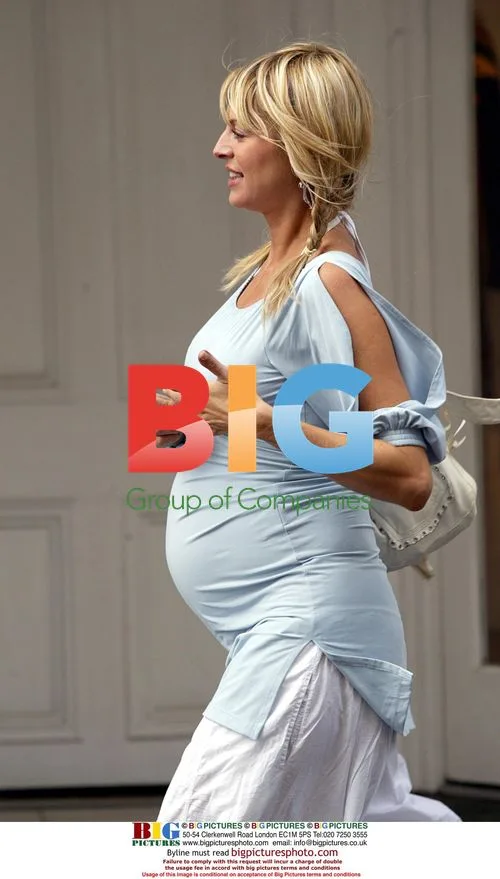 Pregnant TV Host Tess Daly Shopping in London