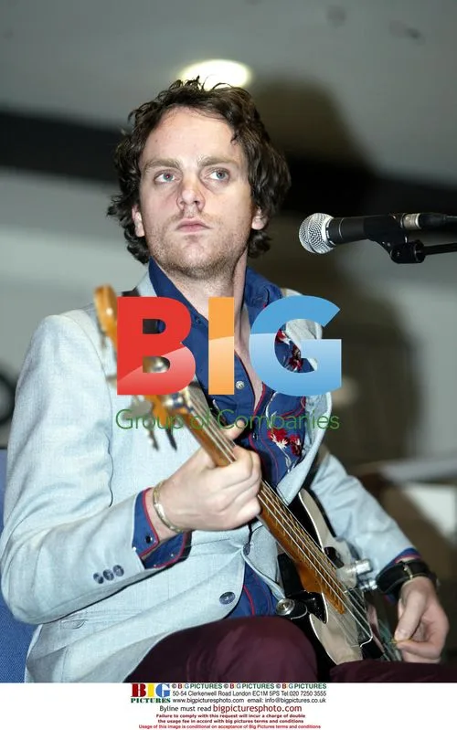 The Thrills Perform Free Show in London