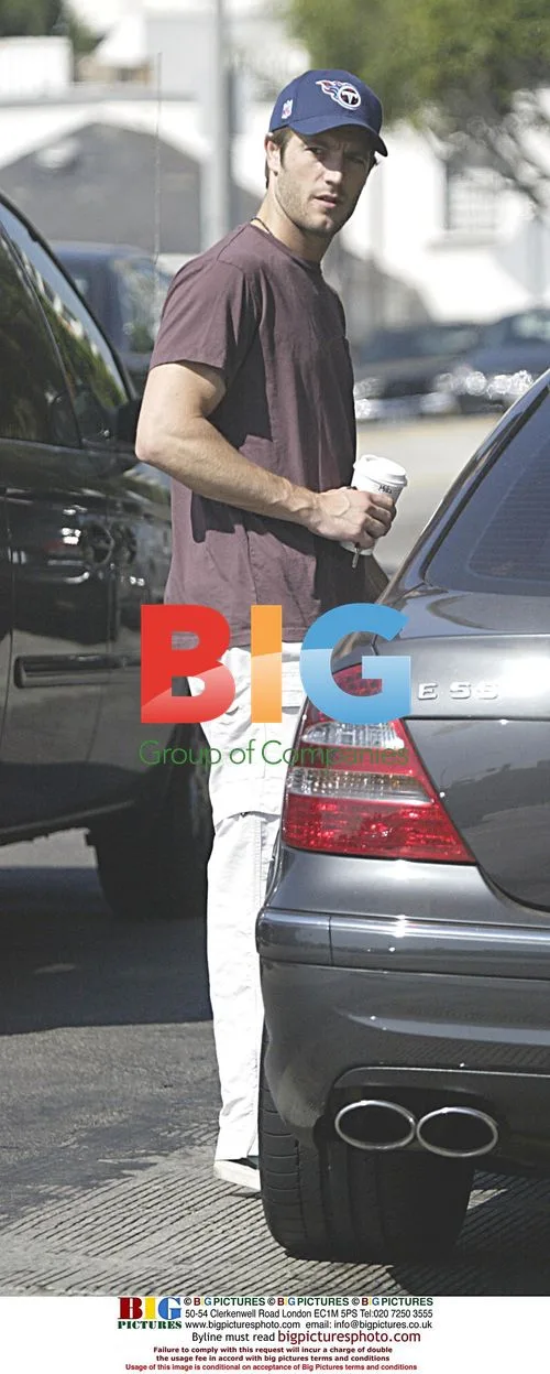 Michael Vartan Grabbing Coffee