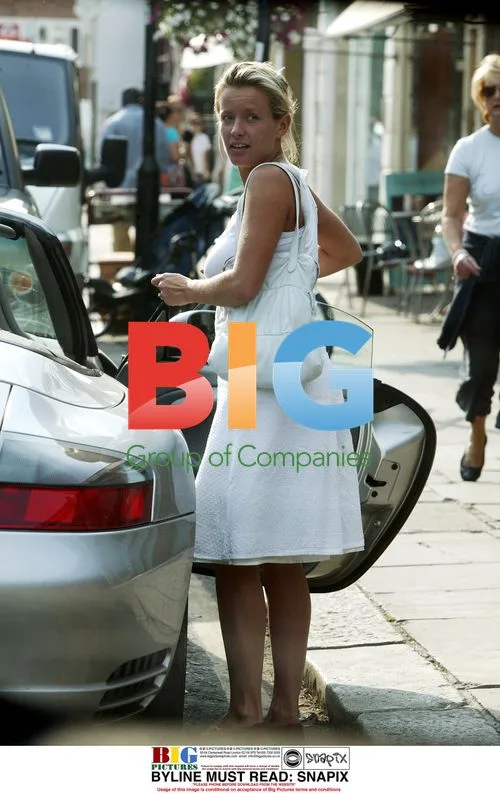 Ex-Hollyoaks Actress Davina Taylor Shopping in London