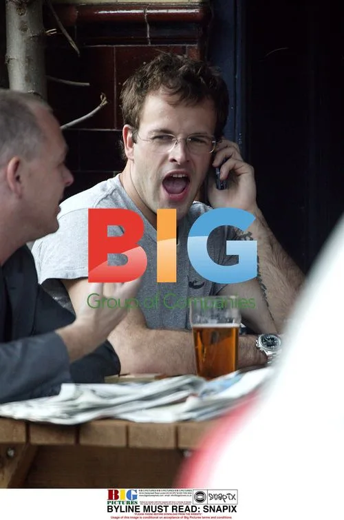 Johnny Lee Miller Hits the Pub