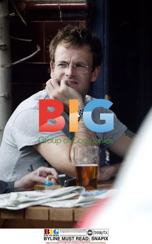 Johnny Lee Miller Visits Pub in London