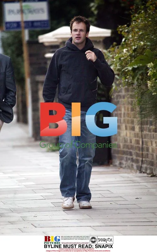 Johnny Lee Miller Visits the Pub