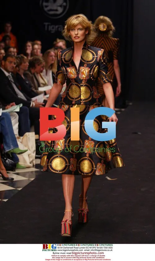 Linda Evangelista at Giles Fashion Show