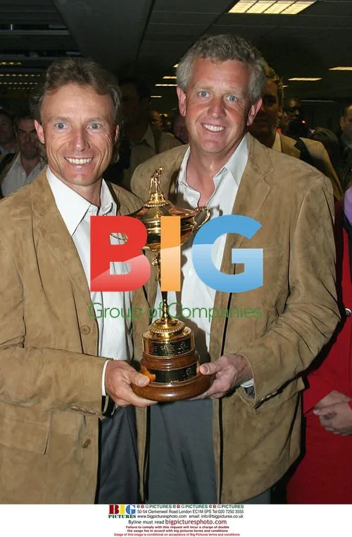 European Ryder Cup Squad with Trophy