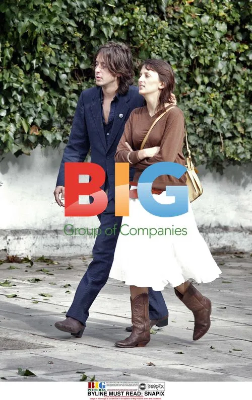Brit rock star Carl Barat out with girlfriend