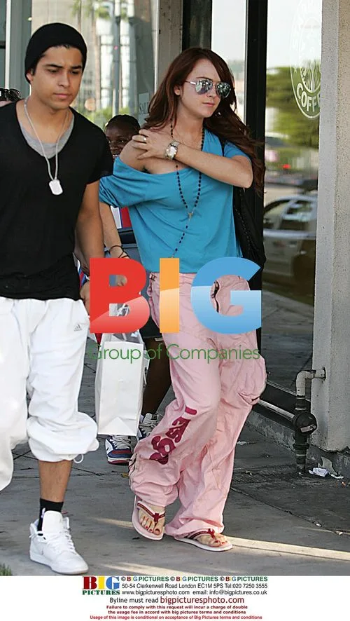 Linsey Lohan and Wilmer Valderama Shopping