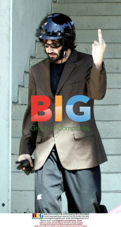 Keanu Reeves Gives Paparazzi the Finger