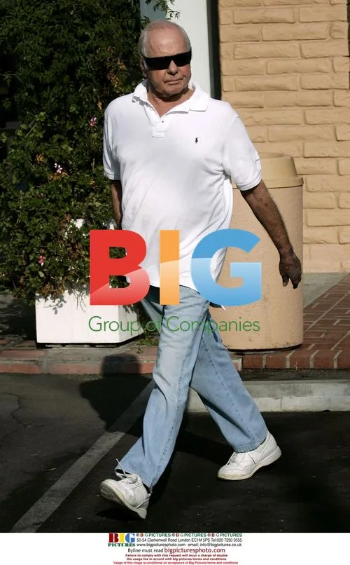 Johnny Carson out shopping in Malibu