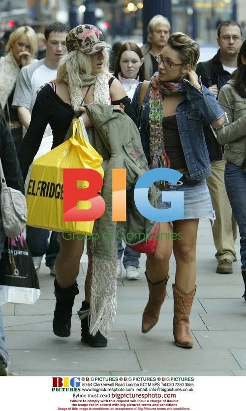 Coronation Street Actress Lucy Jo Hudson Shopping in Manchester
