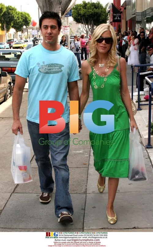 Tori Spelling and Husband Shopping at Kitson