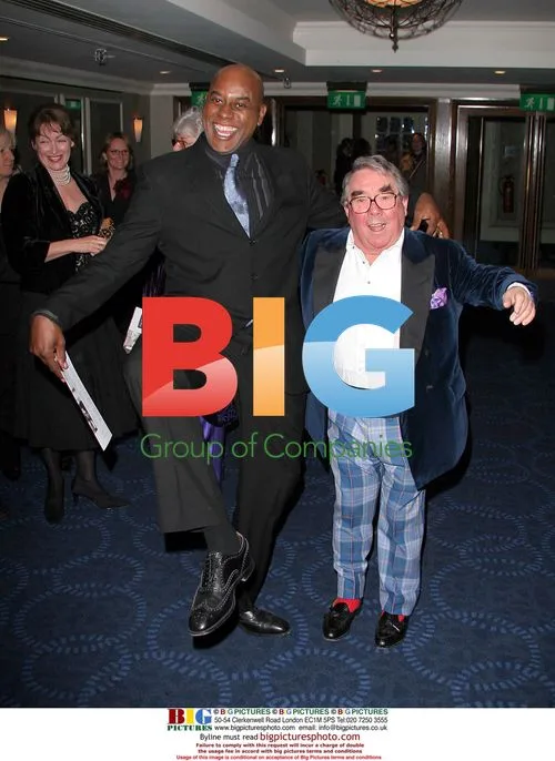 Ainsley Harriot and Ronnie Corbett at ITV Restaurant Awards 2005