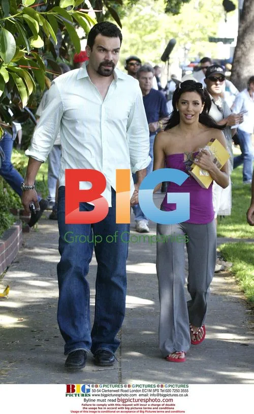 Actors Eva Longoria and Ricardo Chavira on "Desperate Housewives" Set