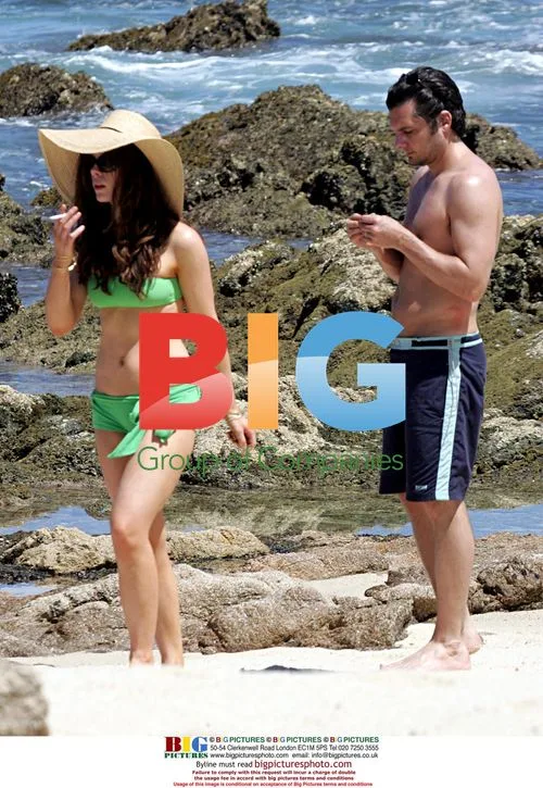 Kate Beckinsale and family on beach vacation
