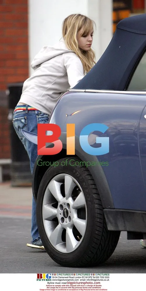 Tina O'Brien loading her mini after shopping