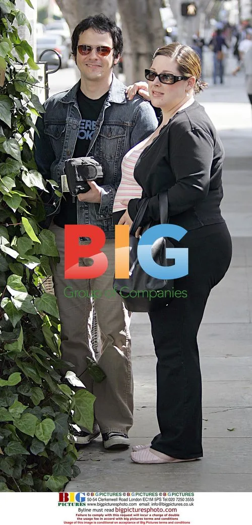 Pregnant Carnie Wilson Lunches with Husband